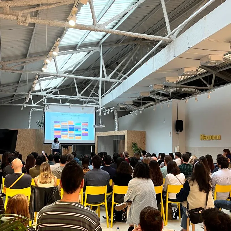 Una startup presentando su proyecto en itnig